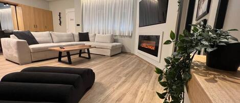 Apartment | 2 bedrooms, desk, Internet