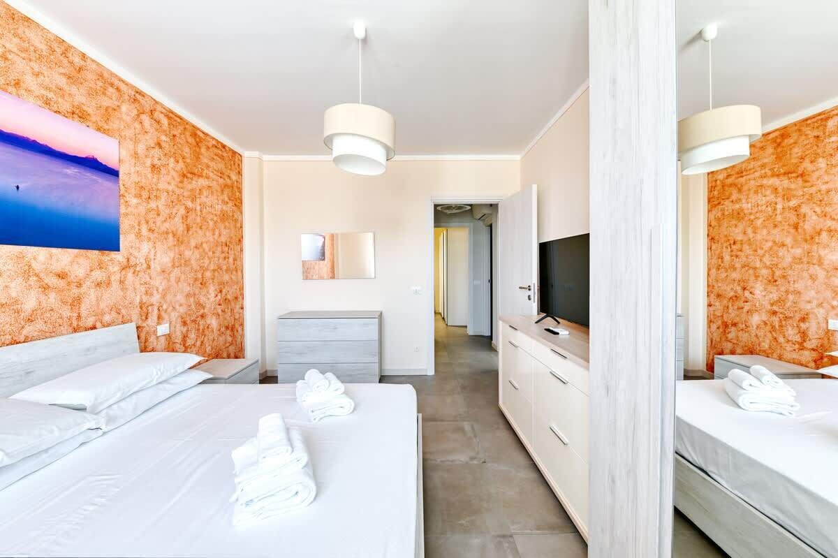 2 bedrooms, desk, soundproofing, iron/ironing board