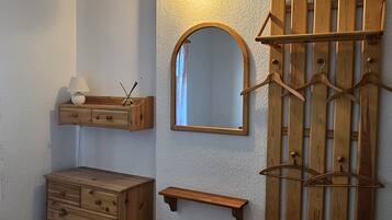 1 bedroom, bed sheets