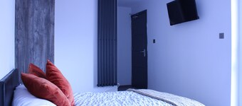 Ideal Work Stay Studio 1 - Ensuite, Kitchenette & Communal Area