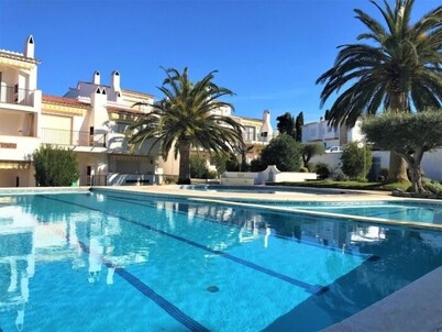 Flat in Roses parking and communal pool AV-54