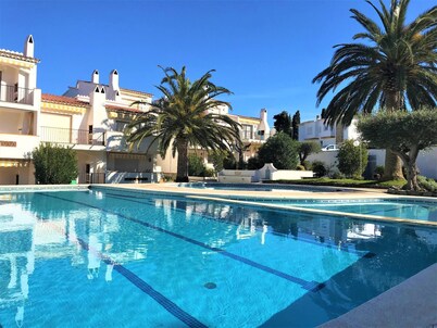 Flat in Roses parking and communal pool AV-54