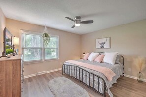 4 bedrooms, iron/ironing board, travel crib, free WiFi