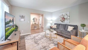 Living area - Charleston Lux w/King Bed&Games! (Goose Creek)