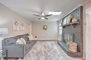 Smart TV, video games - Charleston Lux w/King Bed&Games! (Goose Creek)