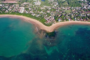 Platja a a prop i platja de sorra blanca