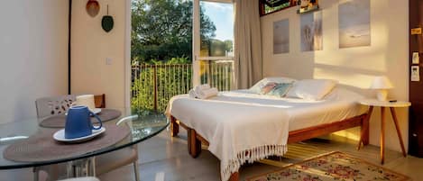 Superior Studio, 1 Queen Bed, Non Smoking, Air conditioning | Memory foam beds, minibar, individually decorated, blackout drapes
