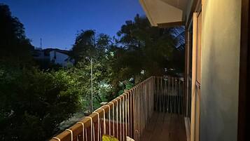 高级开间, 1 张大床, 无烟房, 空调 | 露台