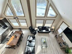 Smart TV - Sunny Peaks Cabin Rental (Valemount)