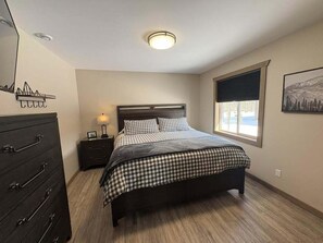 4 bedrooms, WiFi, bed sheets - Sunny Peaks Cabin Rental (Valemount)