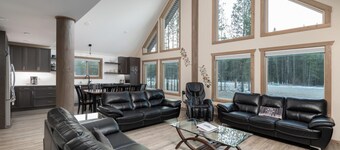 Sunny Peaks Cabin Rental