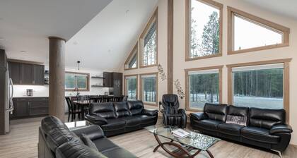 Sunny Peaks Cabin Rental