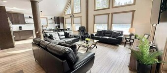 Sunny Peaks Cabin Rental