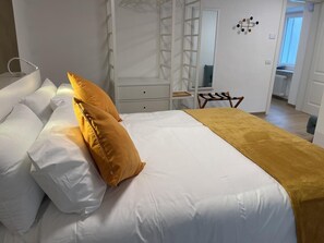 Premium bedding, down duvets, memory-foam beds, soundproofing - B&B SAN FRANCESCO CLASS (San Pellegrino Terme)