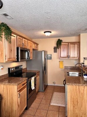 Fridge, microwave, oven, dishwasher - Vita Lux Domain (Colorado Springs)