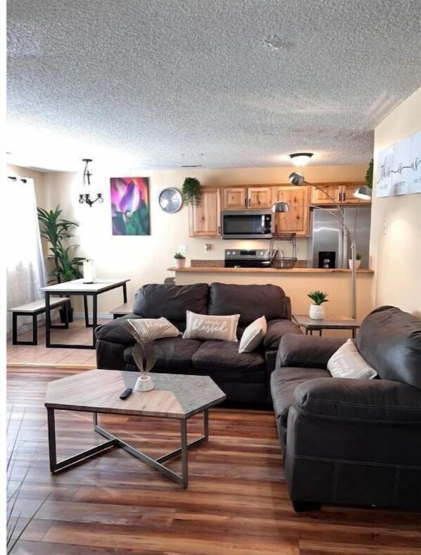 Smart TV, fireplace - Vita Lux Domain (Colorado Springs)