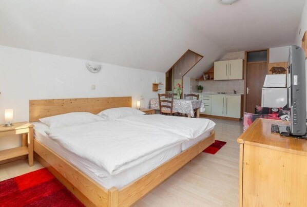 1 habitación, wifi y ropa de cama