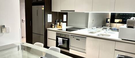 Fridge, microwave, oven, stovetop