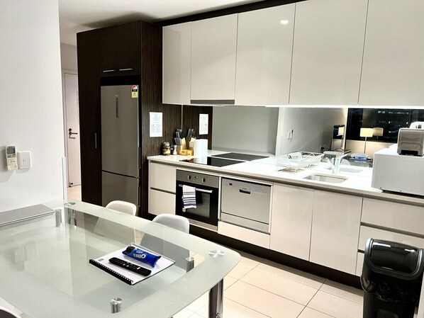 Fridge, microwave, oven, stovetop