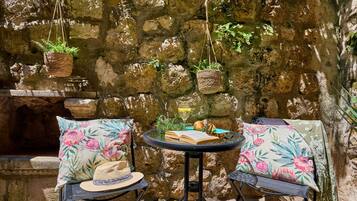 Apartment (2 Bedrooms) | Balcony