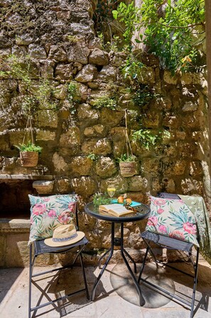 Apartment (2 Bedrooms) | Balkon