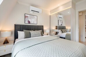 Căn hộ cơ bản, 1 giường đôi và sofa giường | 1 phòng ngủ, bàn, khu vực làm việc phù hợp cho laptop, bộ trải giường 