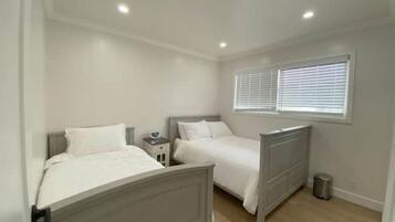 2 bedrooms, in-room safe, desk, travel crib