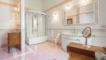 Villa | Bathroom
