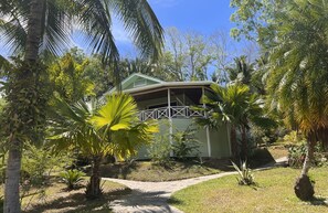 Villa El Toronjo | 4 bedrooms, individually decorated, individually furnished - Los Olingos Lodge - Bird Paradise (Tela)