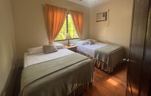 4 habitaciones, decoración personalizada y muebles diferentes 