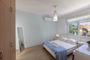 3 bedrooms, in-room safe, iron/ironing board, free WiFi