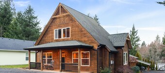 Rustic Lake House w/ Cozy Charm