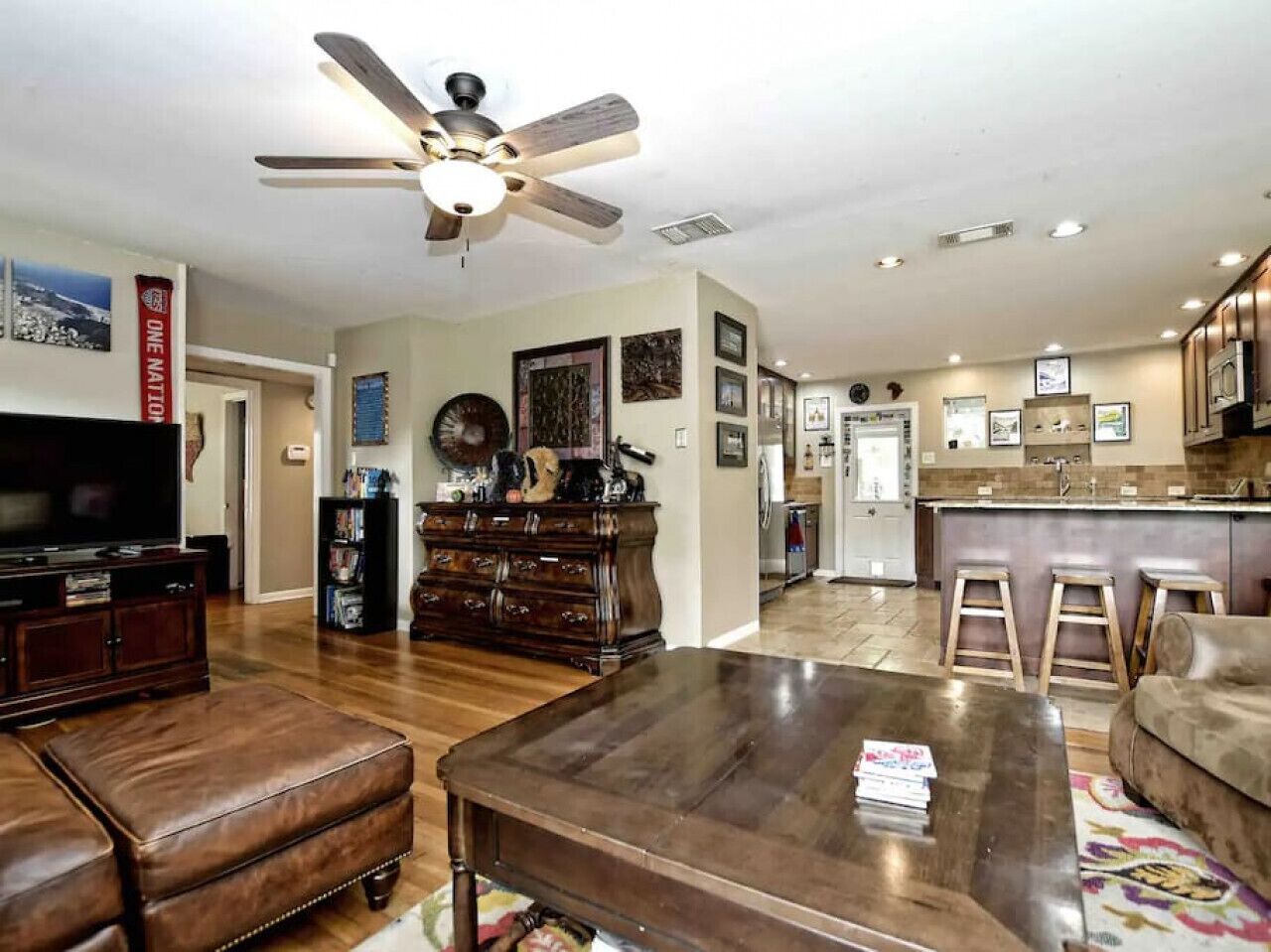 Smart TV, fireplace, stereo