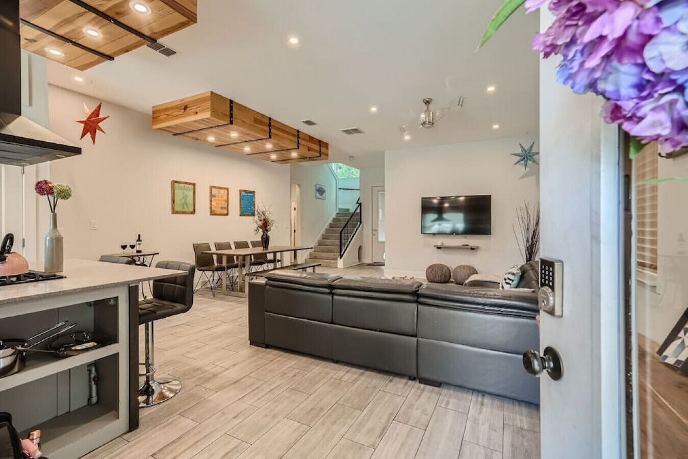 Pet Friendly Retreat with Lap Pool / Spa in the '04!