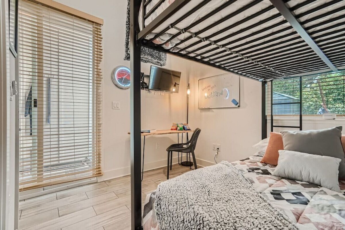 Photo 4 of Pet Friendly Retreat with Lap Pool / Spa in the '04! Near SXSW Top Spots!
