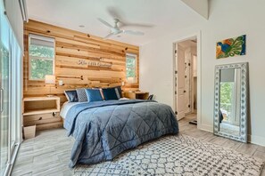 6 habitaciones, escritorio y tabla de planchar con plancha