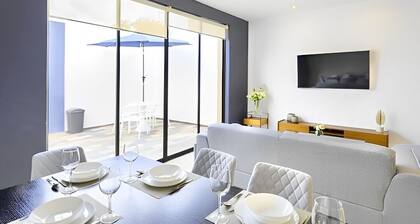 Tomas and Lola House