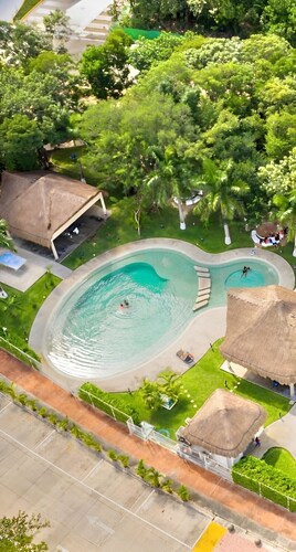 Tomas and Lola House