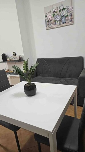 Dining - The Abode of Sofia (Roma)