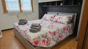 1 camera, ferro/asse da stiro, Wi-Fi gratuito, lenzuola