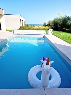 Piscina a l'aire lliure i piscina climatitzada 