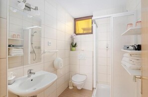 Bathroom - One-Bedroom Apartment with Balcony (Radovljica)