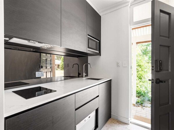 Fridge, microwave, oven, stovetop - Chambr\xE9 Estate Suite 5 - experience elegant luxury (Margaret River)