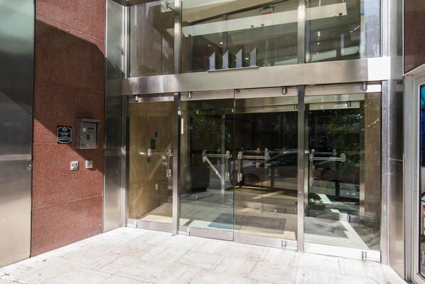 Property entrance - Elegant Studio Near French Quarter (New Orleans)