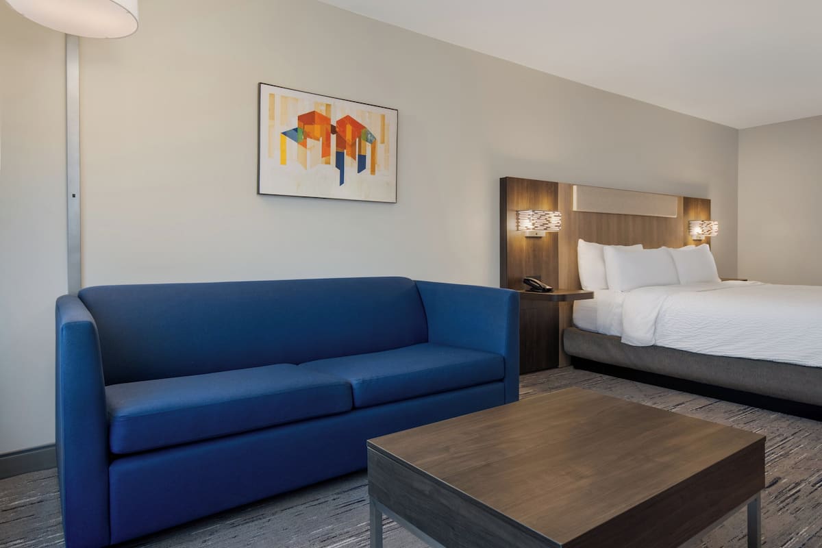 Phòng Suite, 1 giường cỡ king và sofa giường | 1 phòng ngủ, két bảo mật tại phòng, bàn
