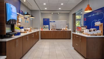 Café da manhã com buffet grátis todos os dias