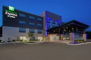 Exterior - Holiday Inn Express & Suites Muskegon - Grand Haven by IHG (Muskegon)