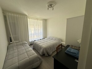 5 habitaciones, escritorio, wifi y ropa de cama 