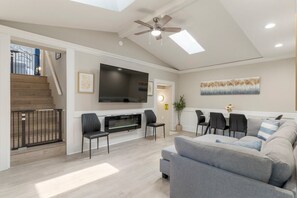 TV, fireplace