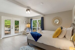 5 bedrooms, iron/ironing board, Internet, bed sheets